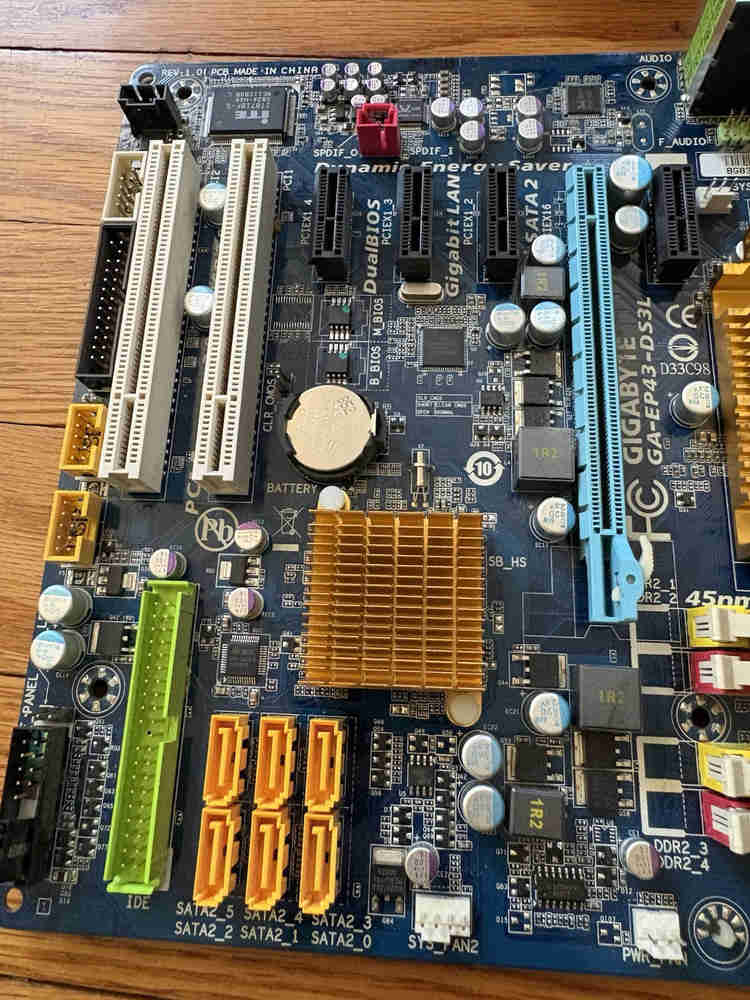 Gigabyte GA-EP45-DS3L ATX Motherboard Bundle with Intel E8400 CPU, 8GB DDR2 RAM, and Cooler