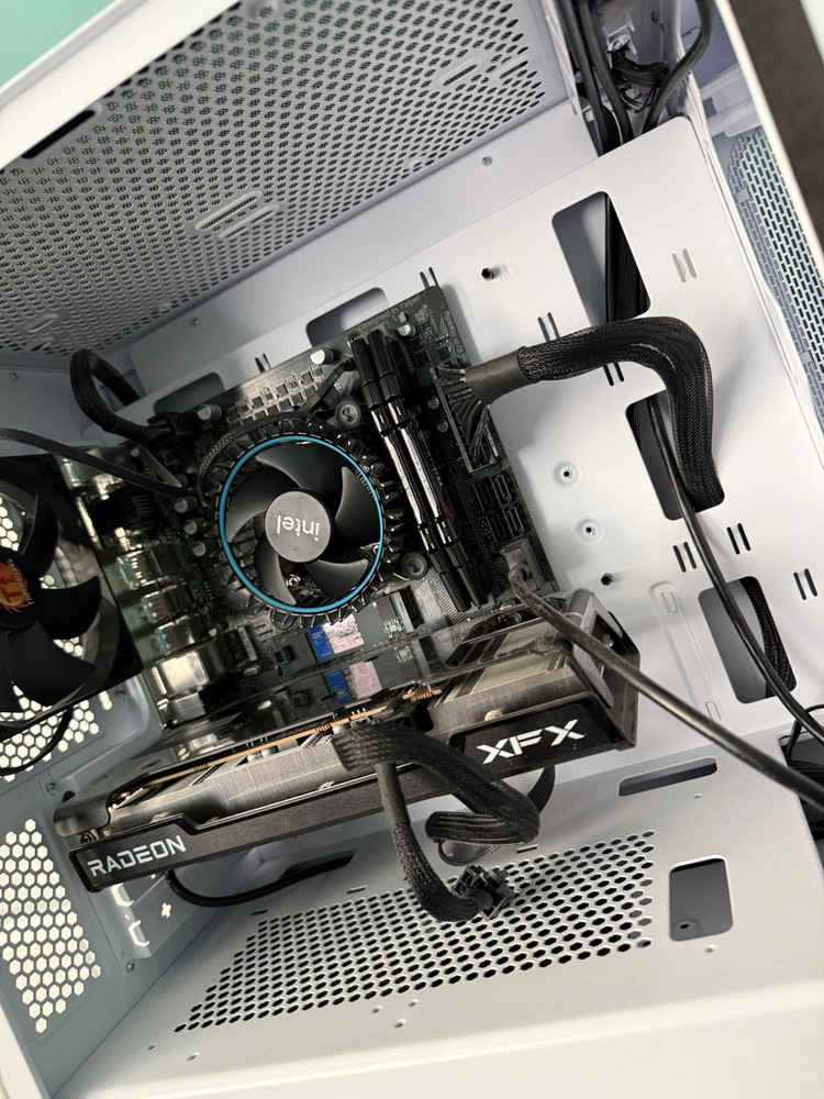 Powerhouse Gaming Rig - Intel Core i5 12400, AMD RX 6600