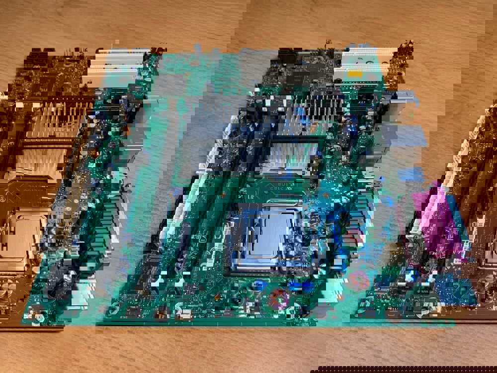 Intel D946GZIS Motherboard with LGA775 Socket - Tested and Reliable
