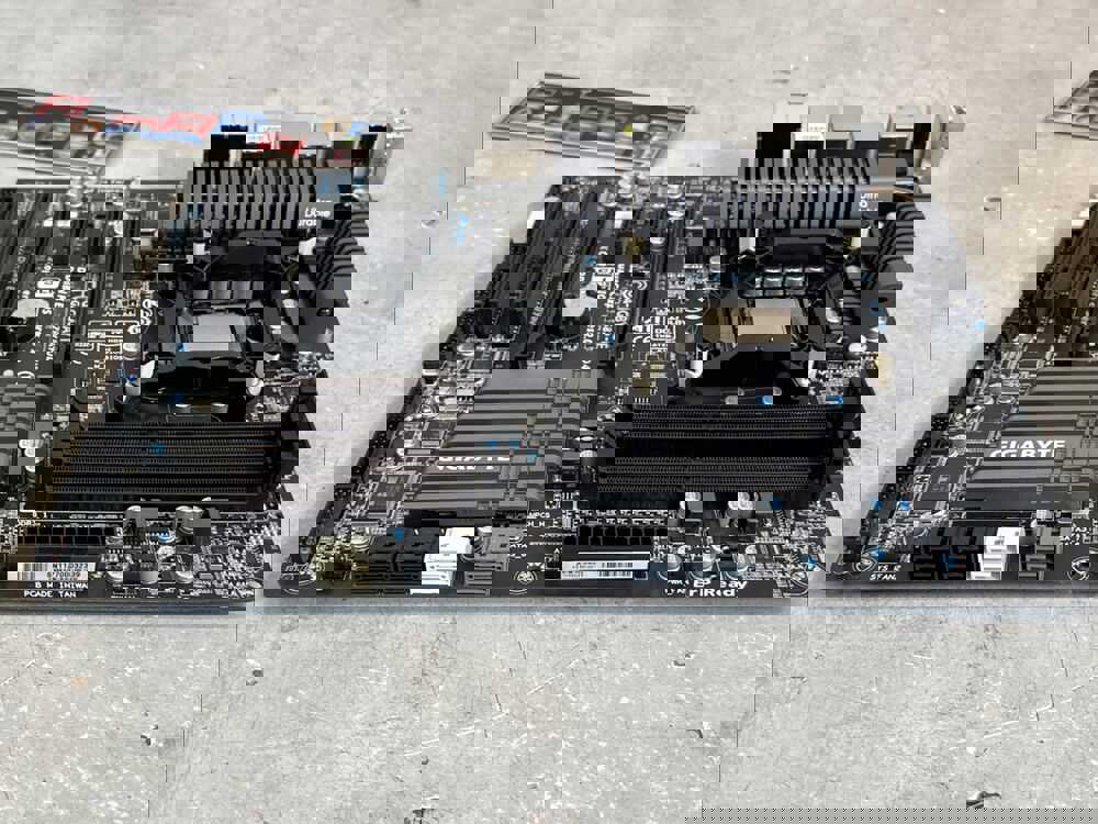 Gigabyte GA-Z68XP-UD4 Motherboard and Intel Core i7-2600K Processor Bundle