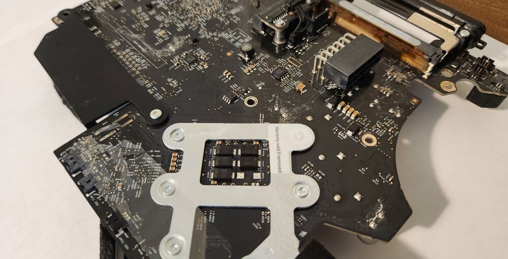 Apple iMac A1224 Logic Board with CPU, IO Panel, Heatsink