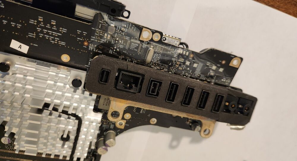 Apple iMac A1224 Logic Board with CPU, IO Panel, Heatsink
