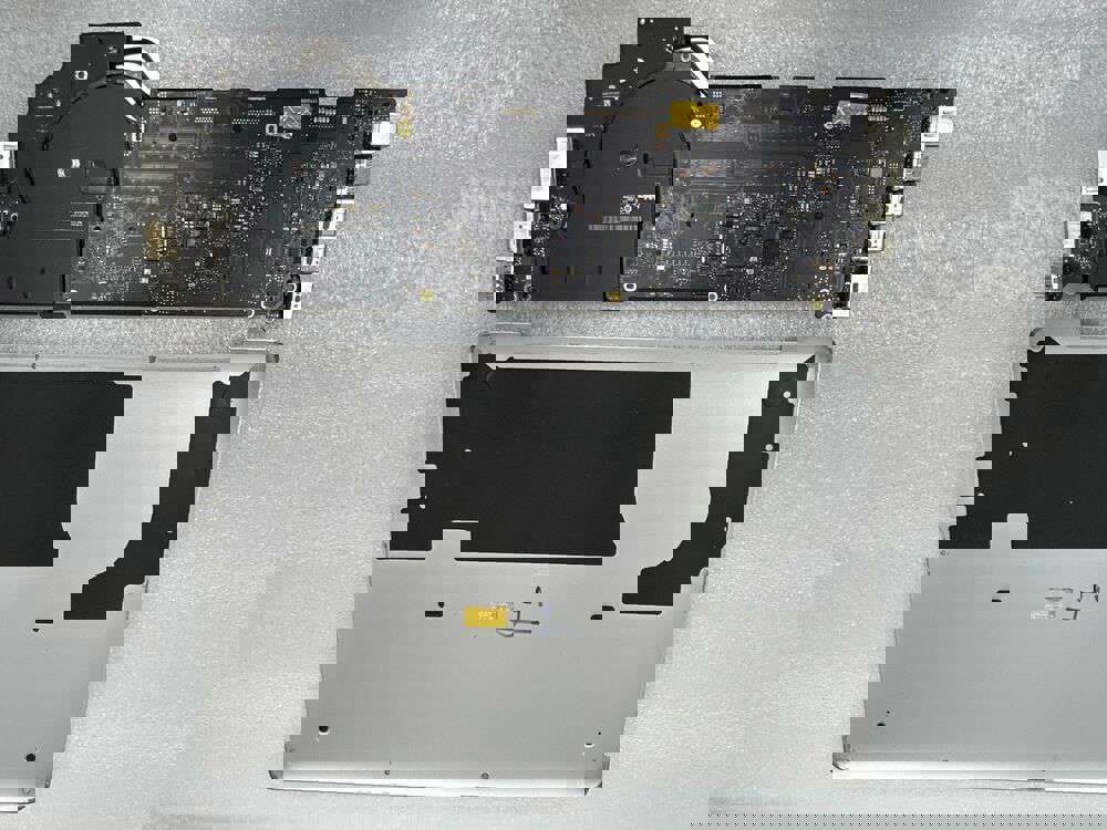 Apple MacBook Pro 13" A1502 Logic Board 2013/2014 with 2.4GHz i5, 8GB RAM