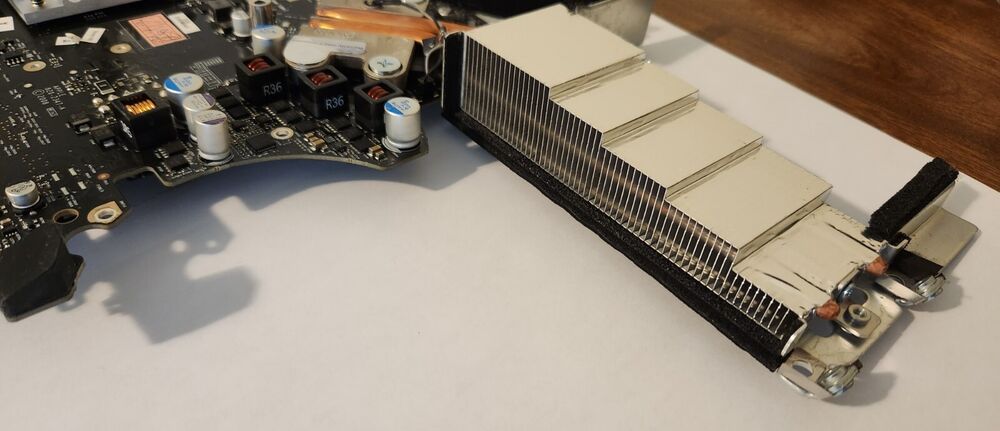 Apple iMac A1224 Logic Board with CPU, IO Panel, Heatsink