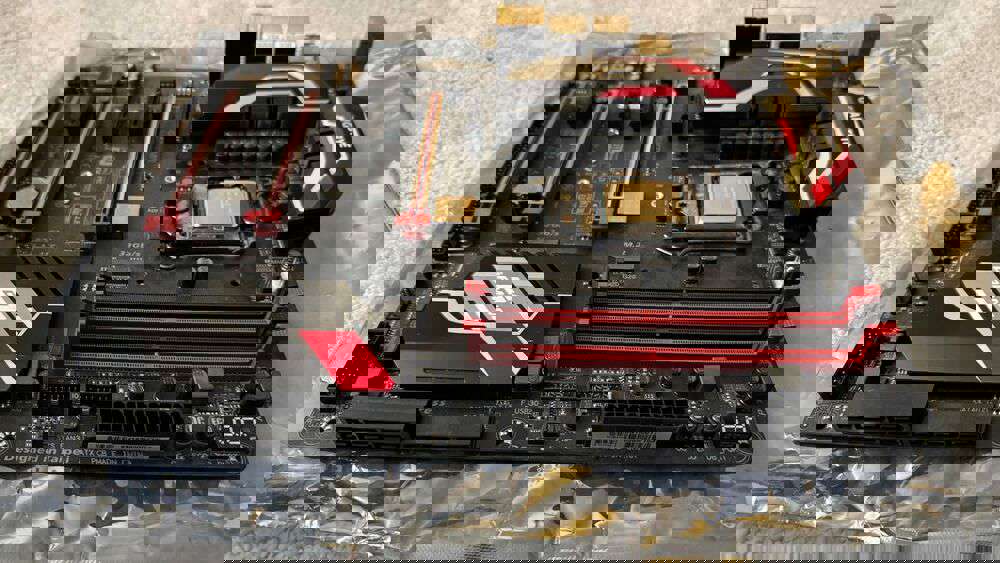GIGABYTE GA-Z170X-GAMING 5 Motherboard with Intel G3900 CPU Bundle