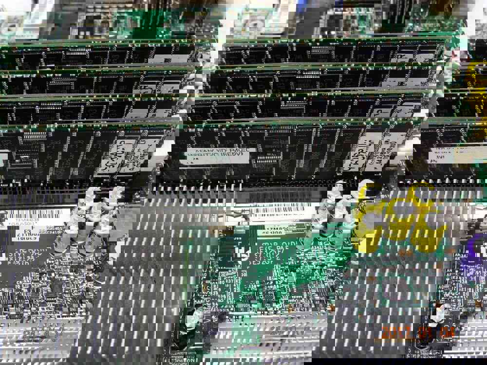 Intel SE7320SP2 Server Motherboard with Dual Xeon SL7TE CPUs, 4GB RAM