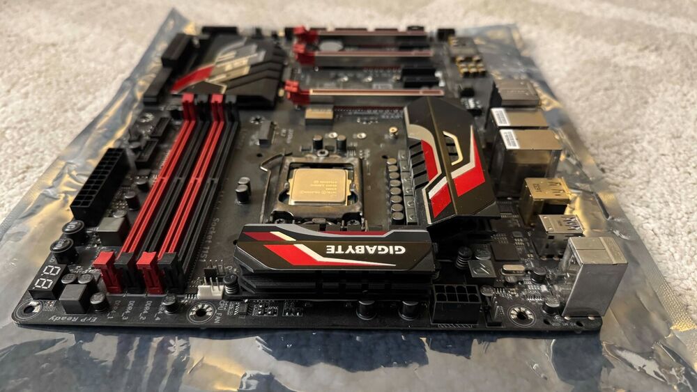 GIGABYTE GA-Z170X-GAMING 5 Motherboard with Intel G3900 CPU Bundle
