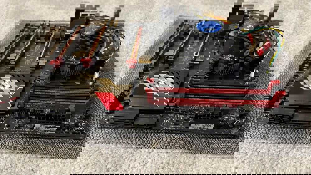 GIGABYTE GA-Z170X-GAMING 5 Motherboard with Intel G3900 CPU Bundle