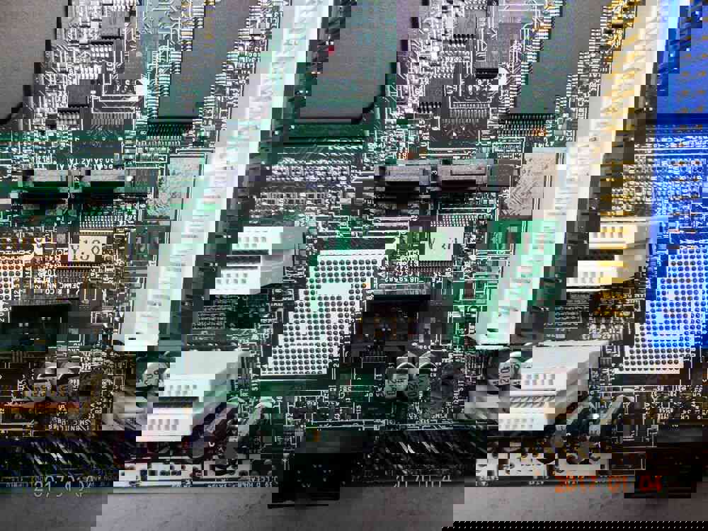 Intel SE7320SP2 Server Motherboard with Dual Xeon SL7TE CPUs, 4GB RAM