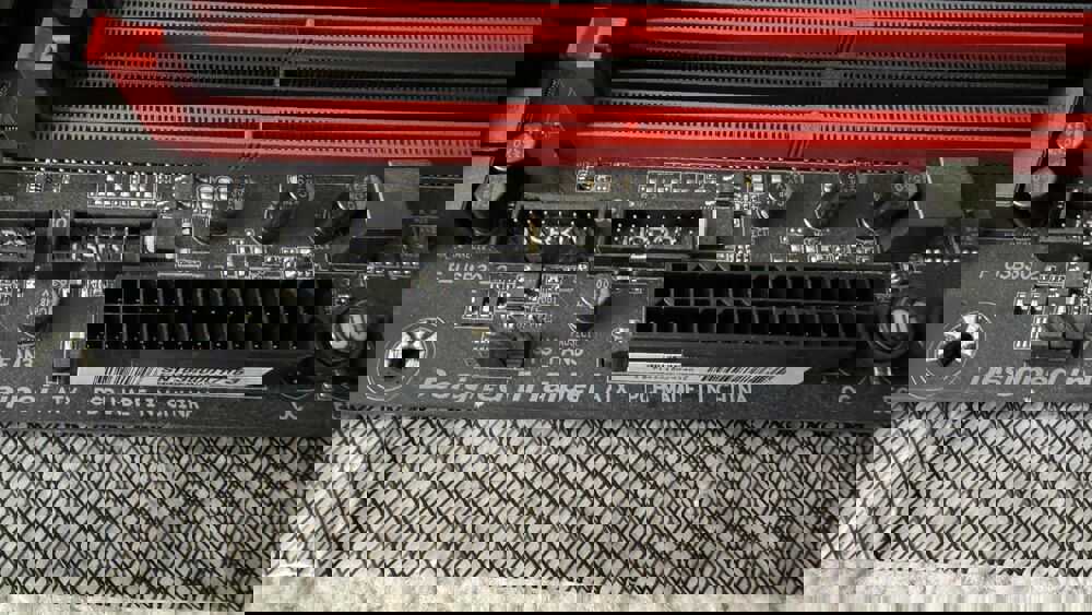 GIGABYTE GA-Z170X-GAMING 5 Motherboard with Intel G3900 CPU Bundle