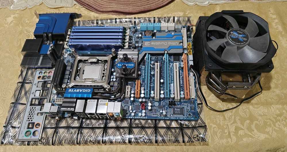 Gigabyte GA-EX58-Extreme Motherboard - High-End LGA 1366 Socket, Intel CPU Support
