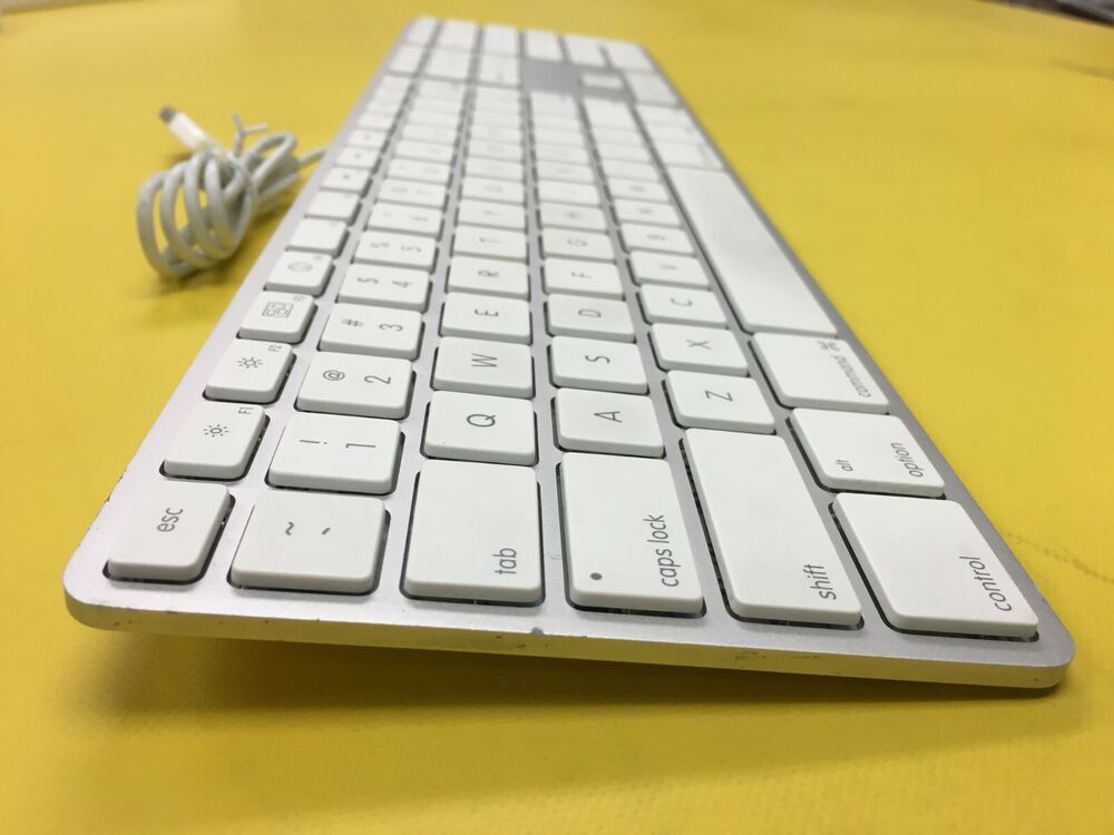 Apple A1243 White Slim Wired Keyboard with USB Ports