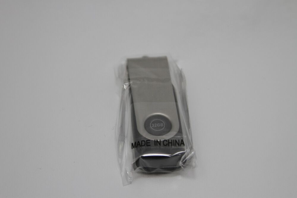 32GB High-Speed USB Flash Drive - Perfect for Media Storage