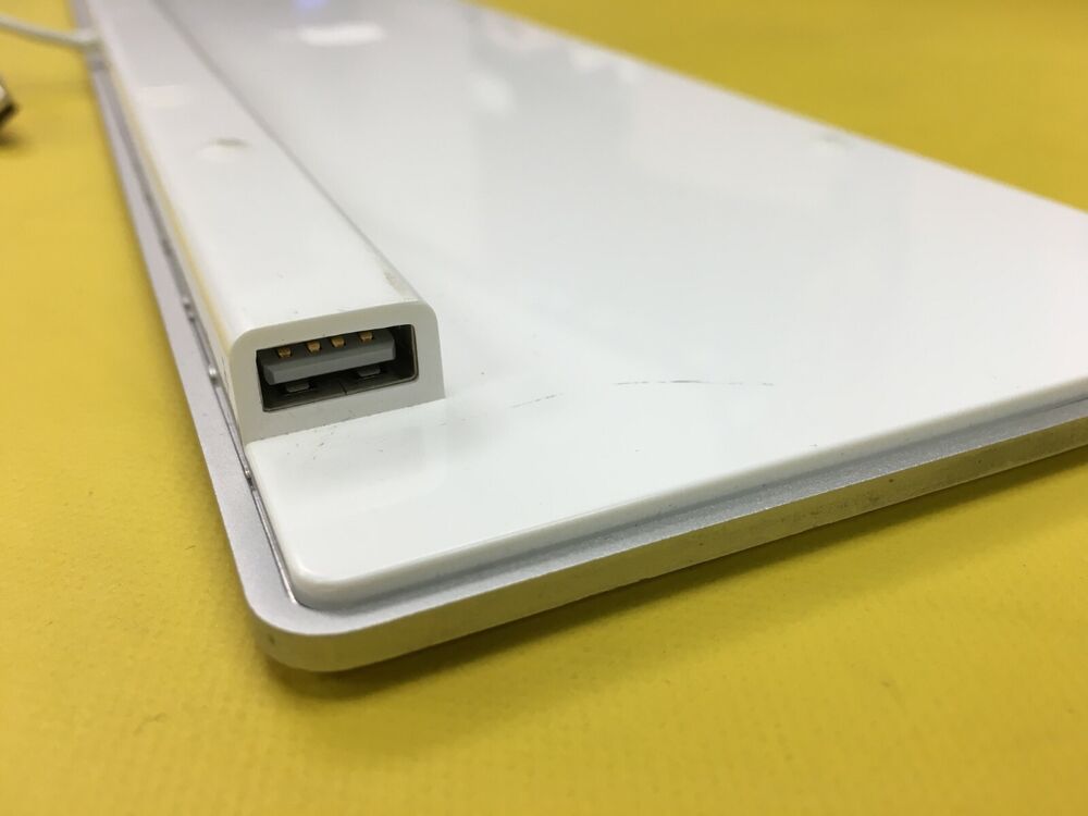 Apple A1243 White Slim Wired Keyboard with USB Ports