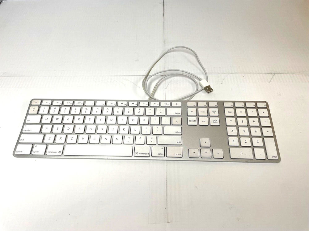 Apple A1243 Wired Mac Keyboard with Numeric Keypad - White