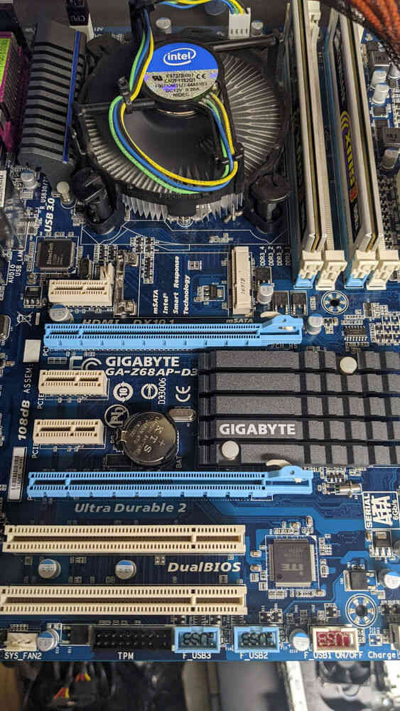 Gigabyte GA-Z68AP-D3 ATX Motherboard with i5-2400 CPU and 4GB RAM - High-Performance Computing Solution