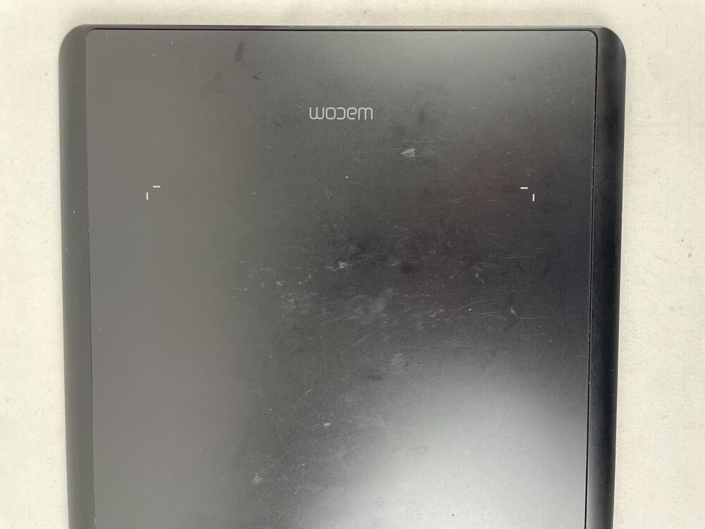 Wacom Intuos Pro PTH-660 - Professional Graphic Tablet for Artists