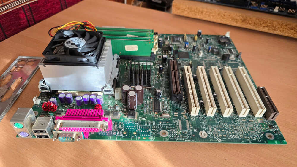 Intel D850GB Motherboard with Pentium 4 and 384MB RDRAM - Enhanced Performance