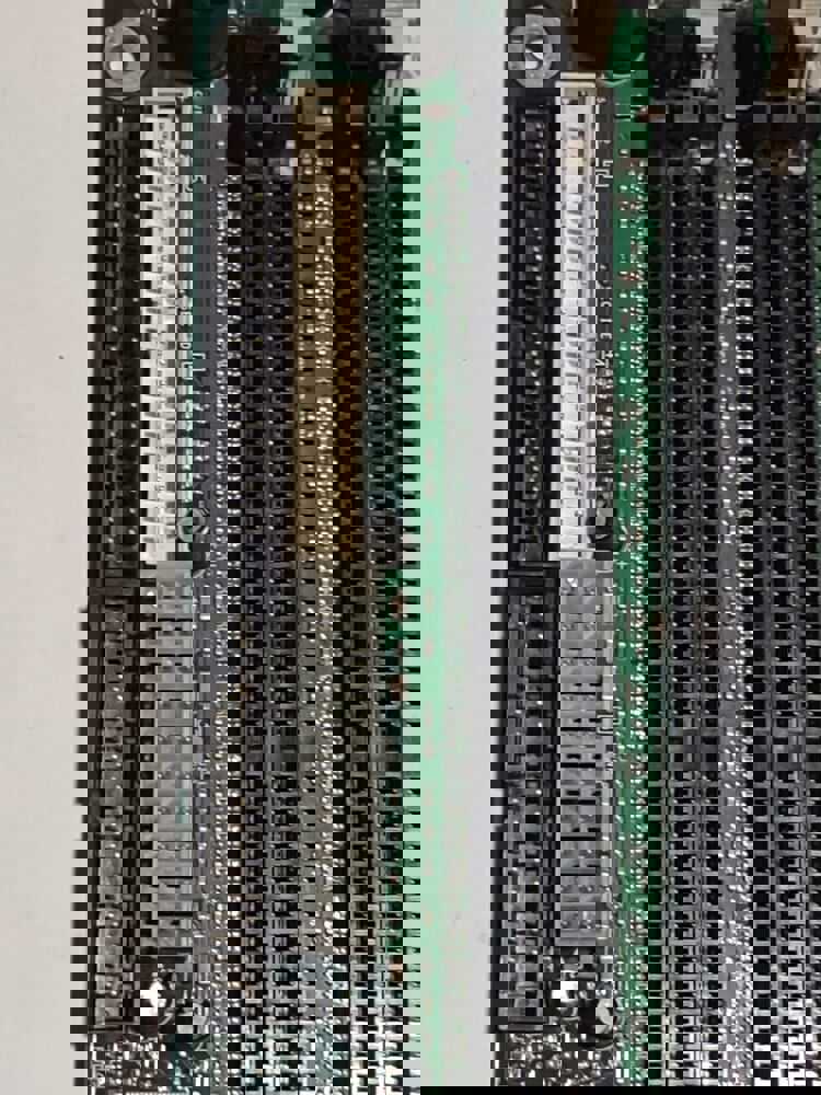 Intel 875PBZ Motherboard for Enhanced Vintage Gaming Performance