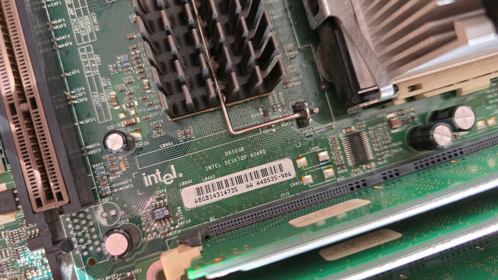 Intel D850GB Motherboard with Pentium 4 and 384MB RDRAM - Enhanced Performance