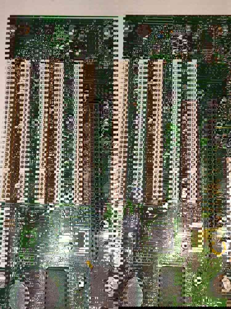 Intel 875PBZ Motherboard for Enhanced Vintage Gaming Performance
