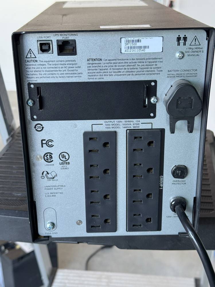 APC Smart-UPS SMT1500 120V 8 Outlet Power Supply - Customizable Battery