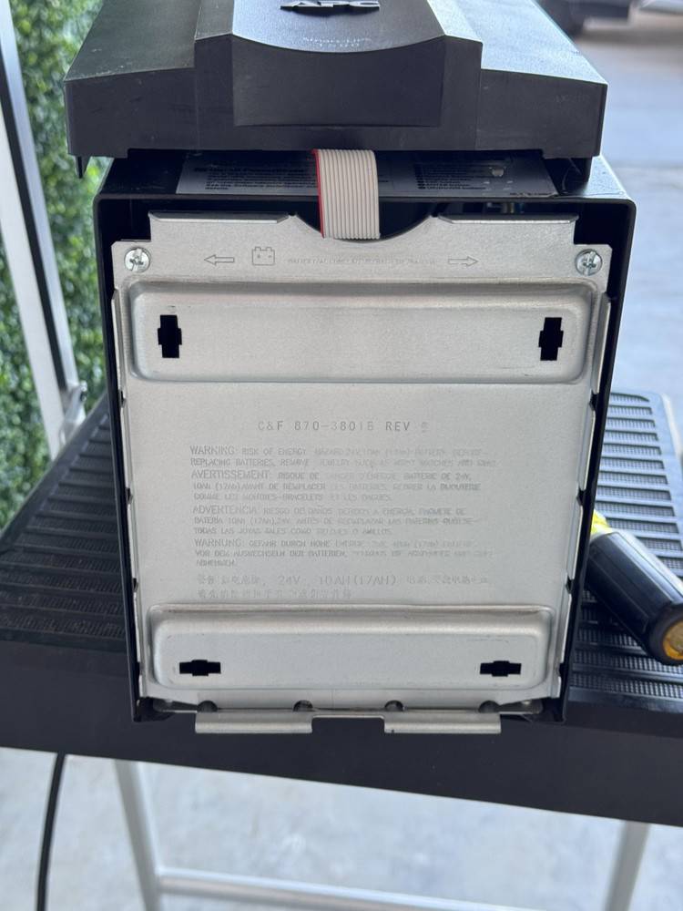 APC Smart-UPS SMT1500 120V 8 Outlet Power Supply - Customizable Battery