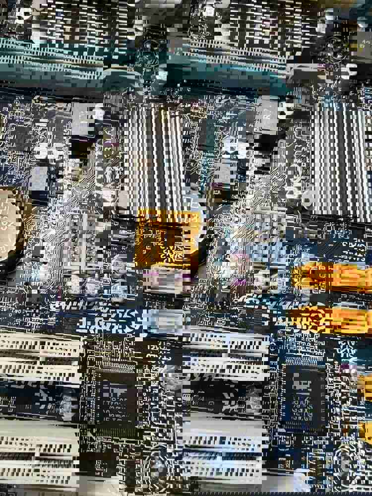 Gigabyte GA-MA770T-UD3P AM3 AMD Motherboard with CPU