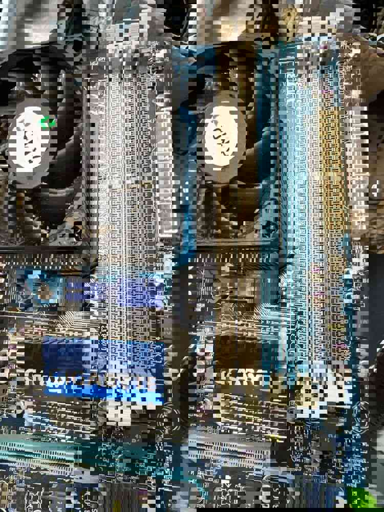 Gigabyte GA-MA770T-UD3P AM3 AMD Motherboard with CPU