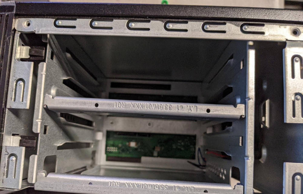 Seagate BlackArmor NAS 220 Network Storage - No HDD - For Parts