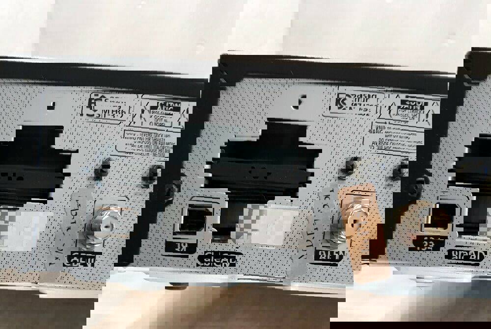 Samsung SMT-H3362 HD Set Top Box with HDMI and Home Network Connectivity