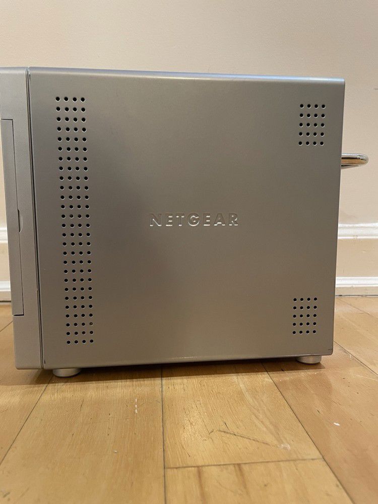 Netgear ReadyNAS RND4410 v3 Bay Desktop Network Storage with Drive Trays