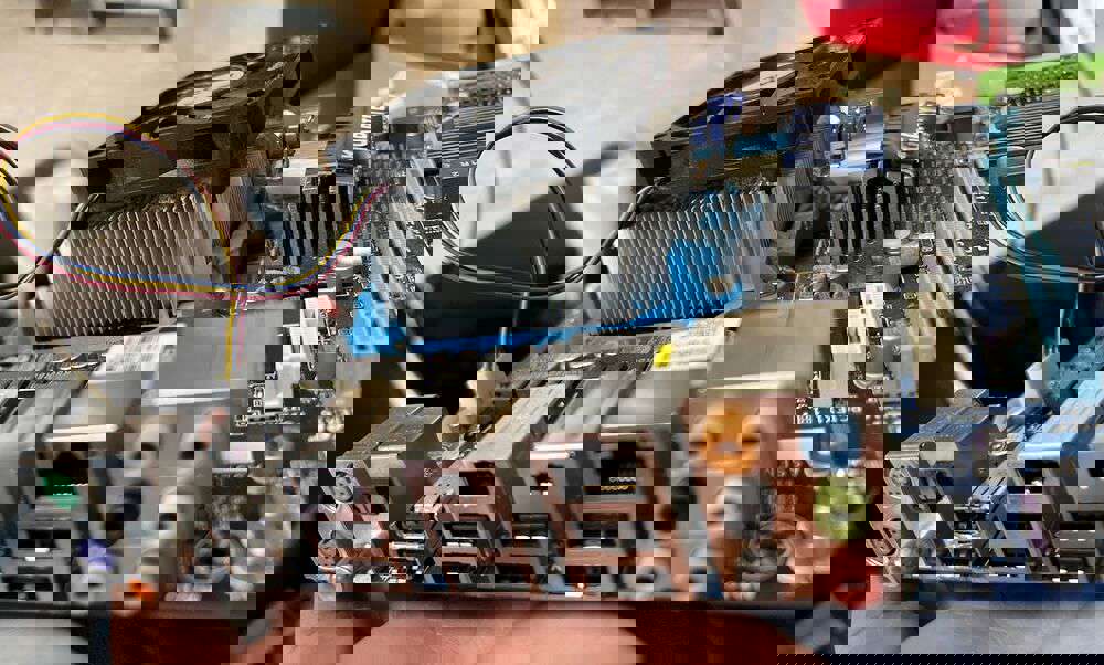 Gigabyte GA-MA770T-UD3P AM3 AMD Motherboard with CPU