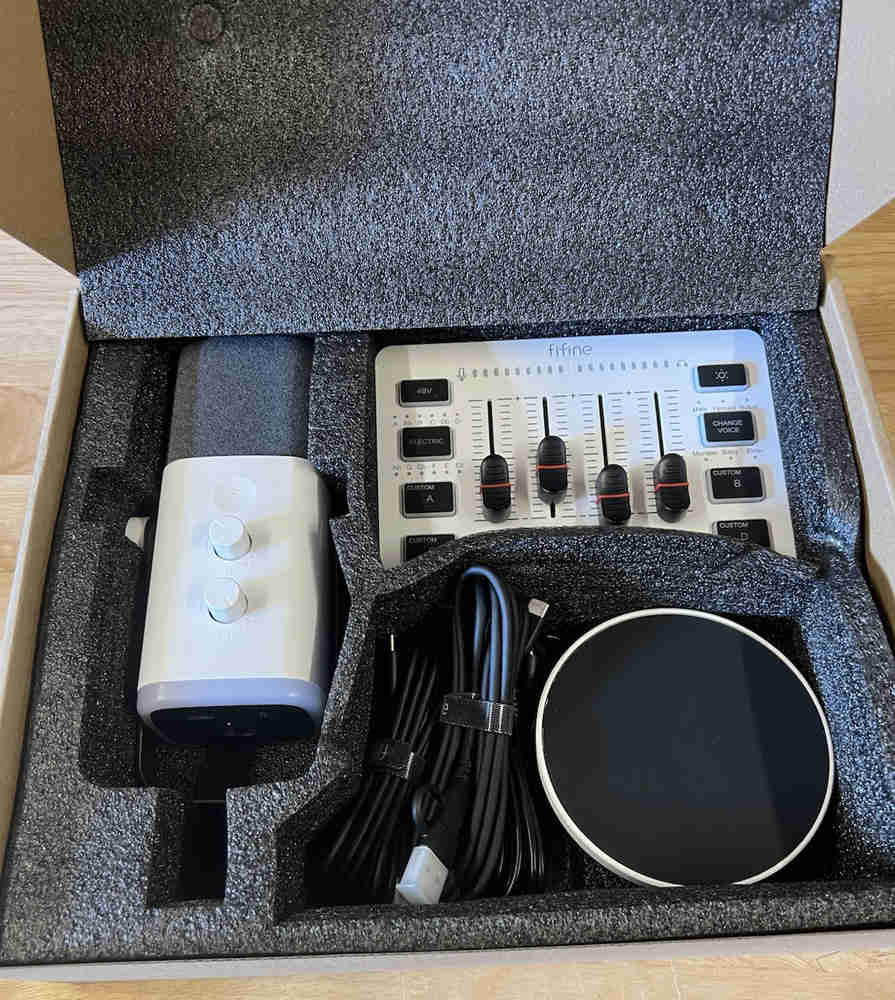 FIFINE XLR/USB Streaming Dynamic Microphone Bundle