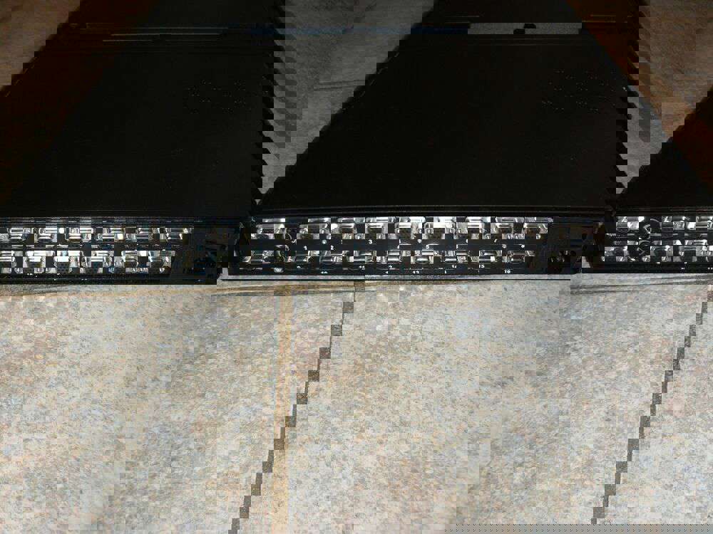 Chatsworth CPI 16-Port LCD Rack Mount KVM Analog Switch Console
