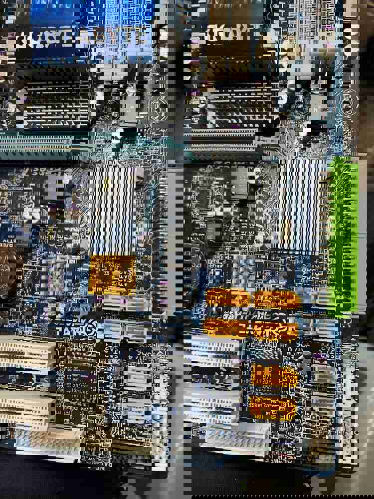 Gigabyte GA-MA770T-UD3P AM3 AMD Motherboard with CPU