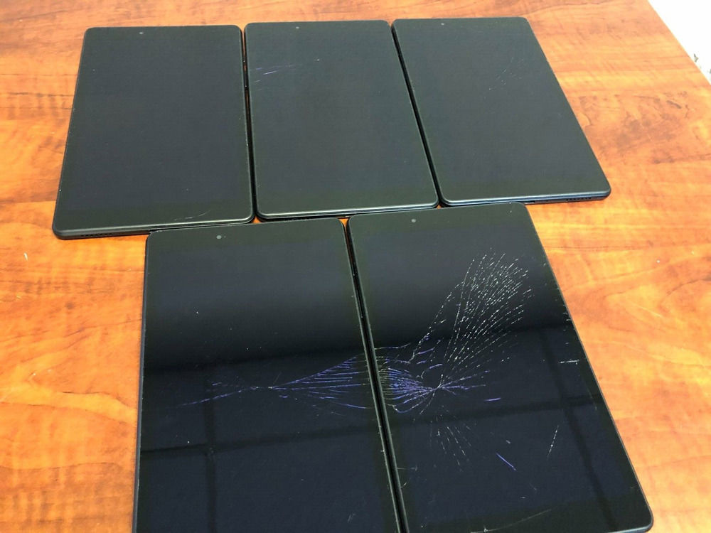 Lot of 5 Samsung Galaxy Tab A SM-T290 (2019) 32GB, Wi-Fi, 8in with Cracked Glass