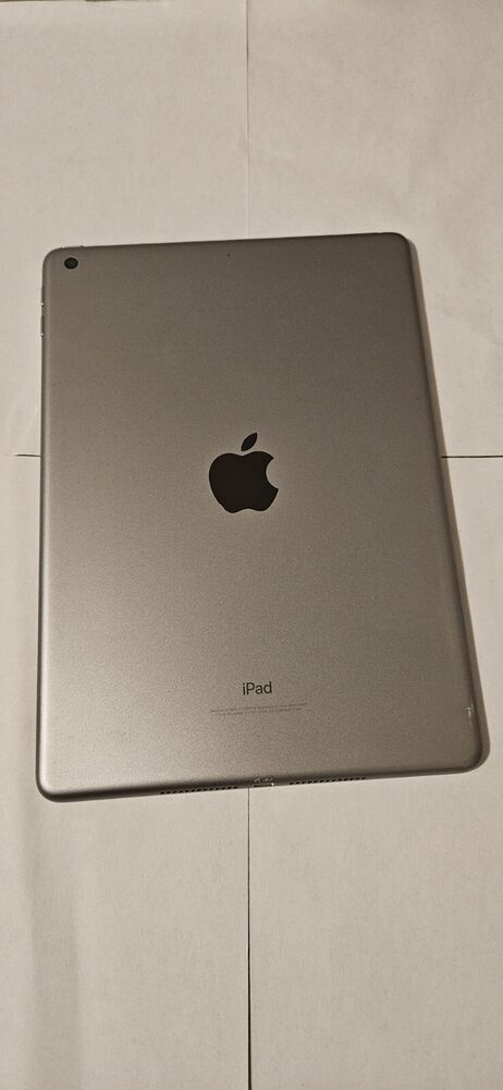 Apple iPad (6th Generation) - 32GB - Wi-Fi, 9.7in - Space Gray
