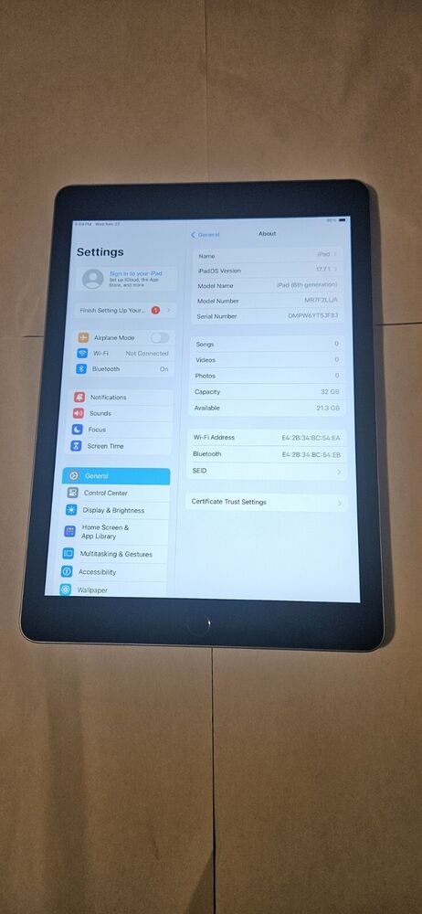 Apple iPad (6th Generation) - 32GB - Wi-Fi, 9.7in - Space Gray