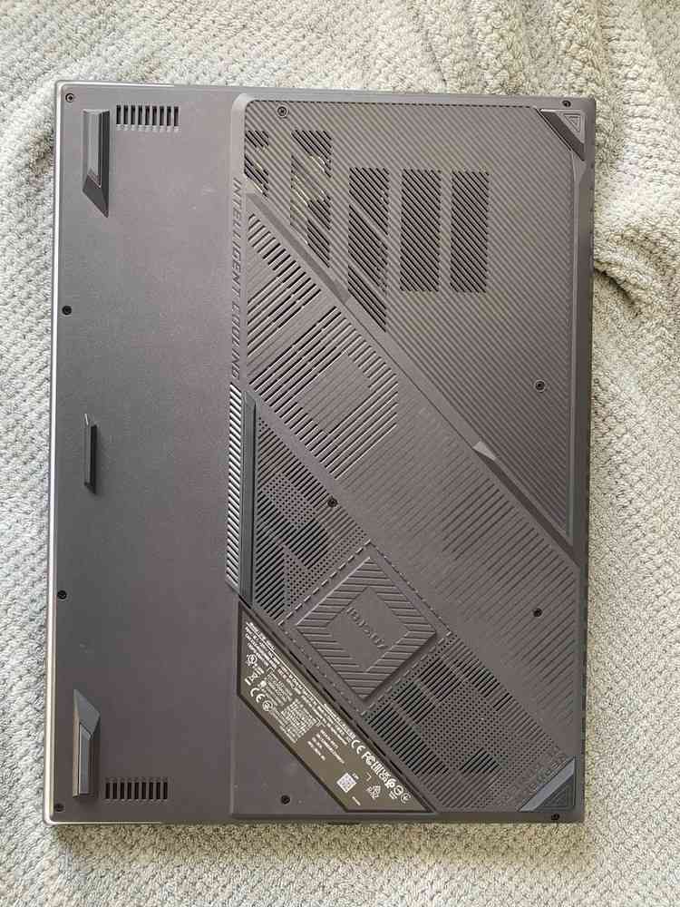 Asus ROG Strix G18 (2023) Gaming Laptop - 13th Gen i7, RTX 4060, 16GB RAM, 2TB SSD