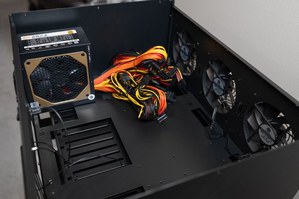 Chia Harvester JBOD Kit - High-Capacity Storage Solution for 44x 3.5" HDDs
