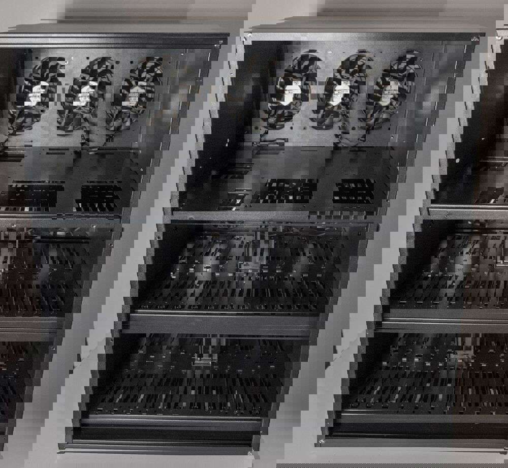 Chia Harvester JBOD Kit - High-Capacity Storage Solution for 44x 3.5" HDDs