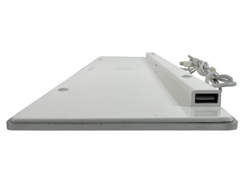 Apple A1243 Ultrathin Aluminum Keyboard in Mint Condition