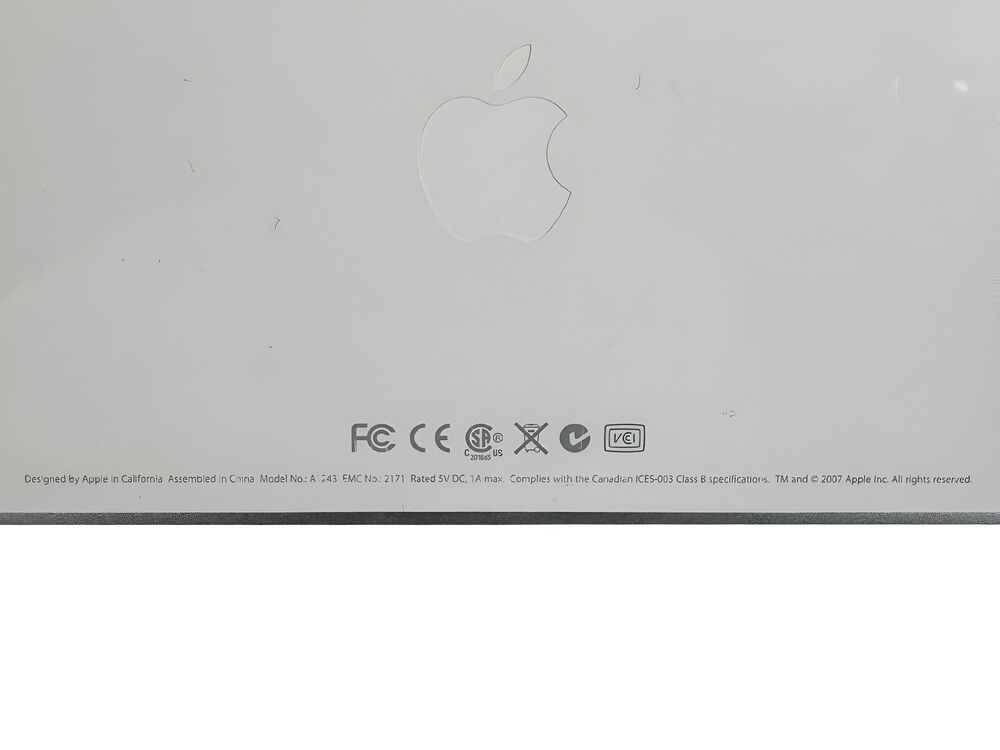 Apple A1243 Ultrathin Aluminum Keyboard in Mint Condition
