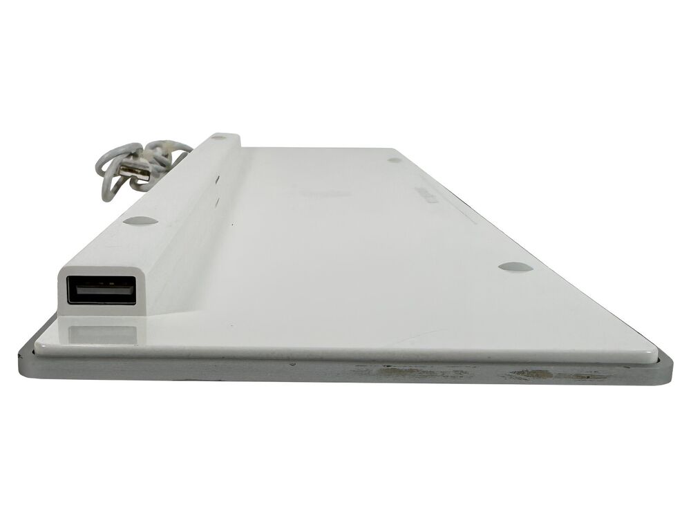Apple A1243 Ultrathin Aluminum Keyboard in Mint Condition