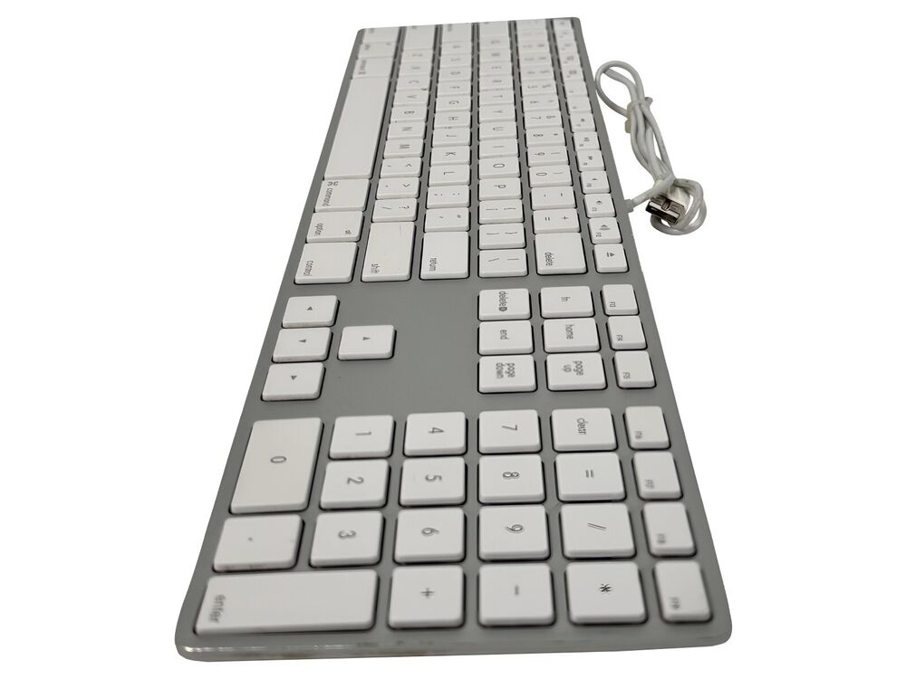 Apple A1243 Ultrathin Aluminum Keyboard in Mint Condition